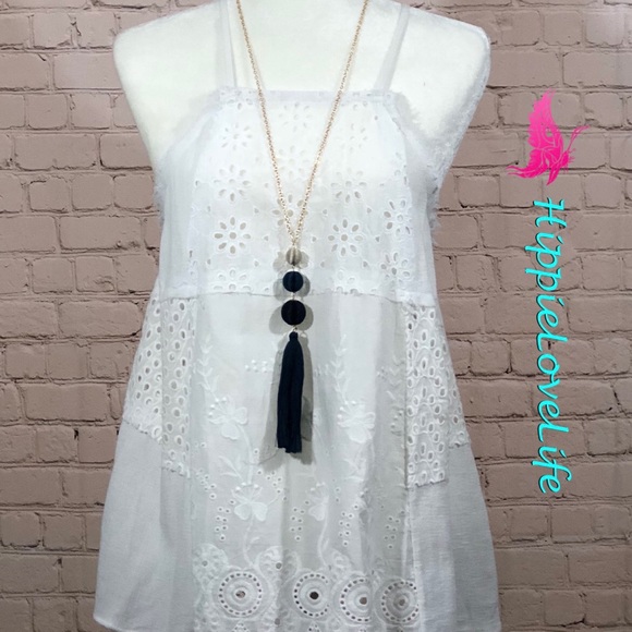 Umgee Tops - UMGEE Apron Top White With Beautiful Detail NWT M